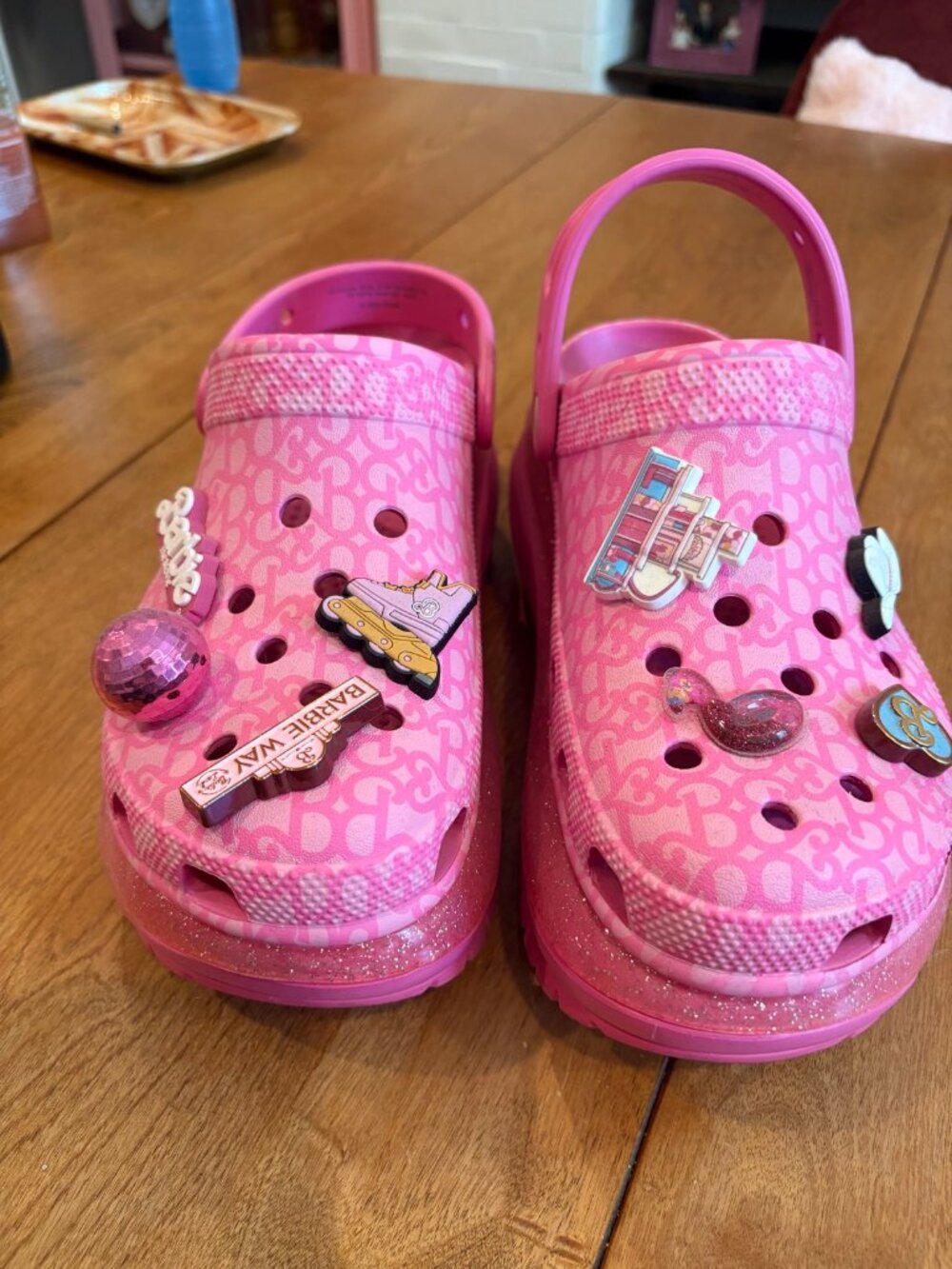 Barbie x Crocs Mega Crush Clogs Pink Glitter Platform + Jibbitz W9